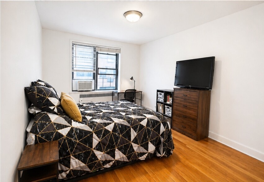 Building Photo - 350 E 54th St