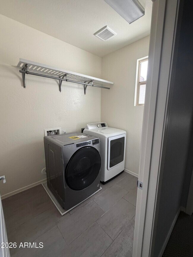 Building Photo - 1563 W Marlin Dr