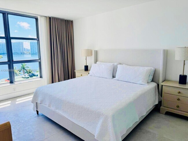 Building Photo - 19101 NE 36th Pl