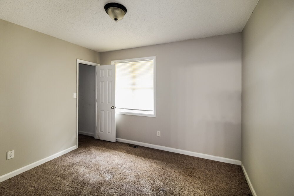 Building Photo - 481 Village Square Ct