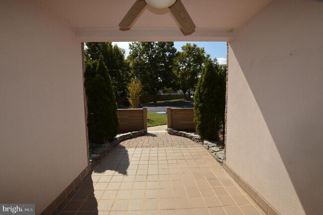 Building Photo - 102 Mercer Ct