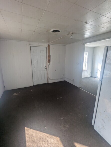 Building Photo - 1714 S Lydia Ave