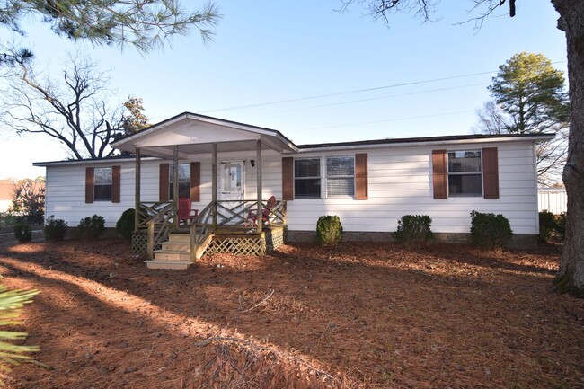 Building Photo - Spacious & Updated Double-Wide Home on a L...