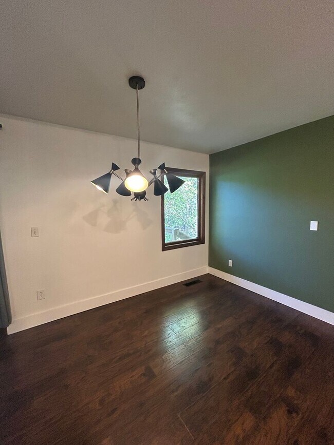 Building Photo - Charming 3-Bed Home in Bella Vista, AR