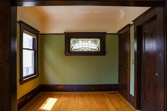 Building Photo - Advent- Spacious Temescal Flat with bonus ...