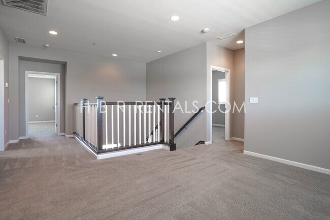 Building Photo - 906 River Bend Dr