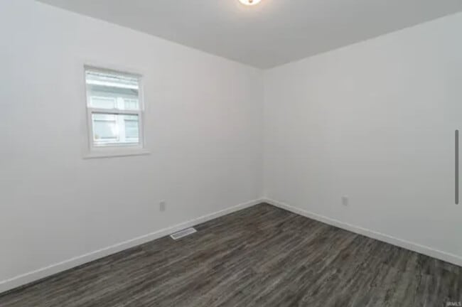 Building Photo - 2517 Kenwood Ave