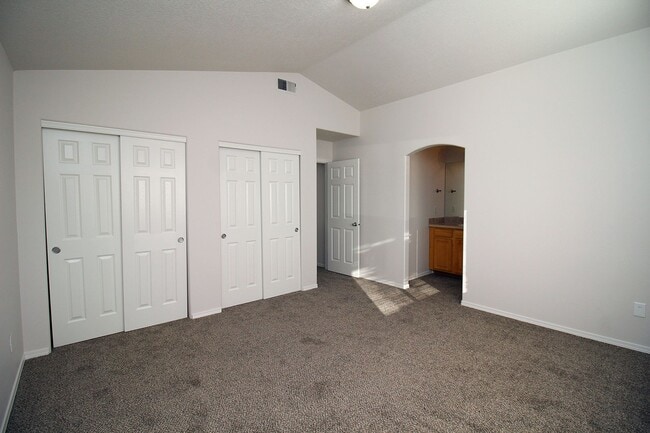 Building Photo - 1630 SE 4th St