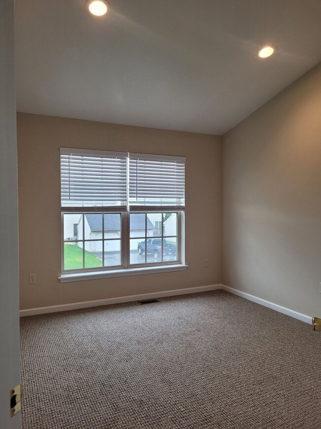 Building Photo - 2029 Powell Dr
