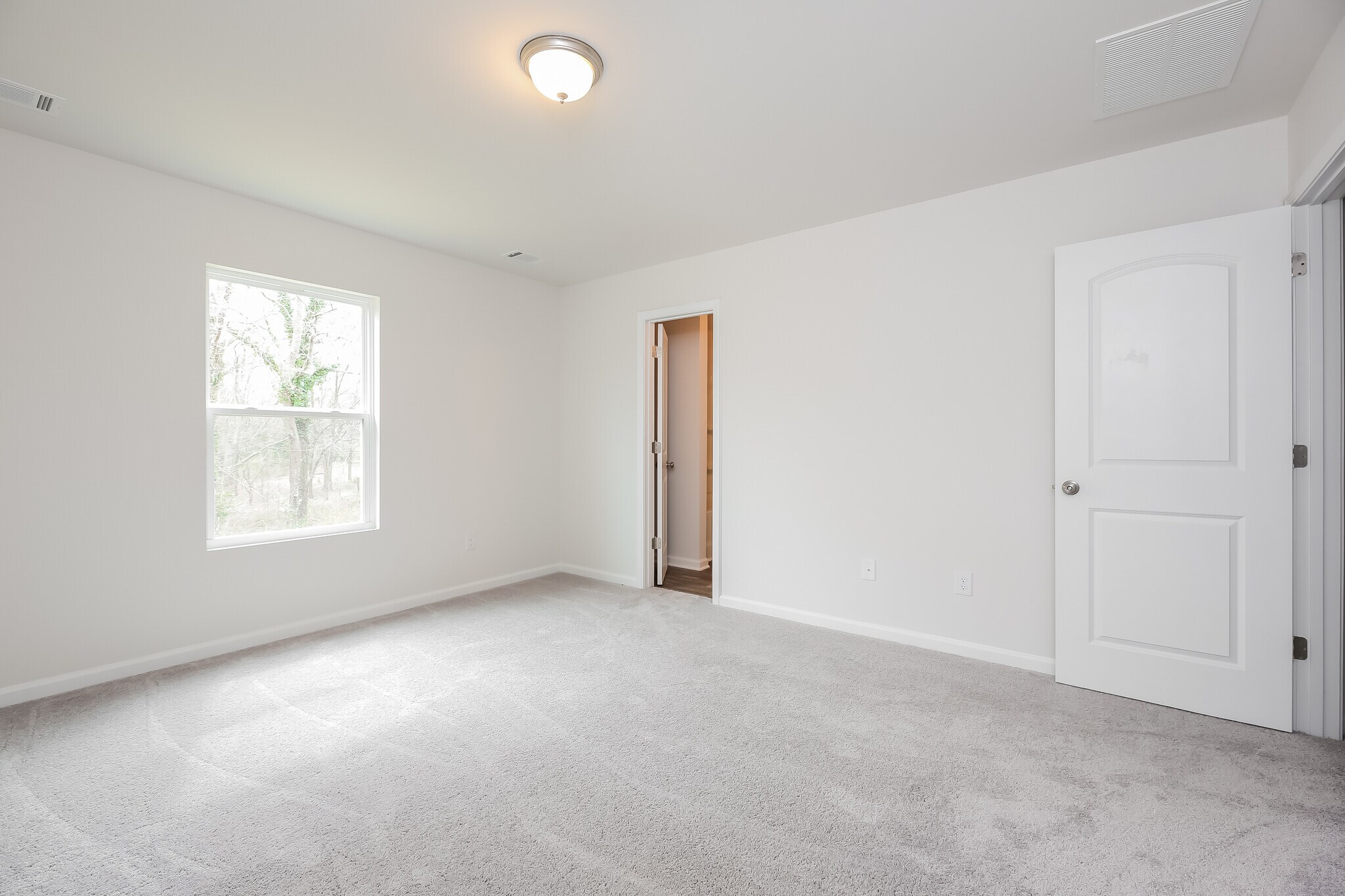 Building Photo - 123 Colonial Walk
