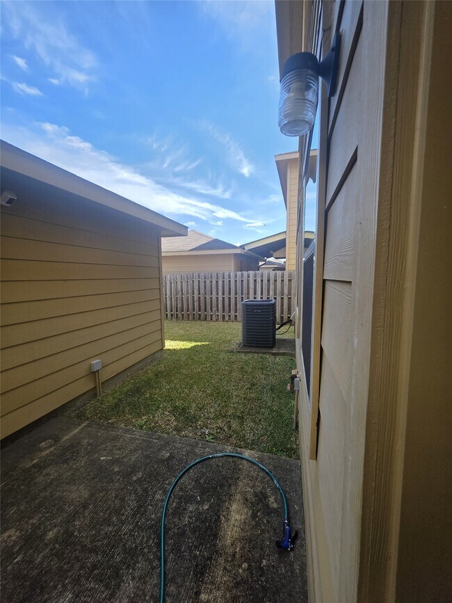 Building Photo - 7274 Autumn Sun Dr