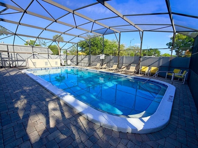 Building Photo - Popular Location 2/1