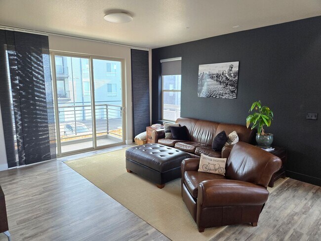Building Photo - Amazing townhome in Central Park near Nort...