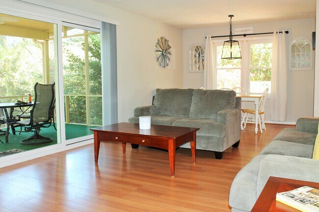Building Photo - 87 Lakeview Dr