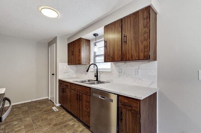 Building Photo - Don’t miss out on this beautiful 3 bedroom, 2 bath home in Bel Aire!