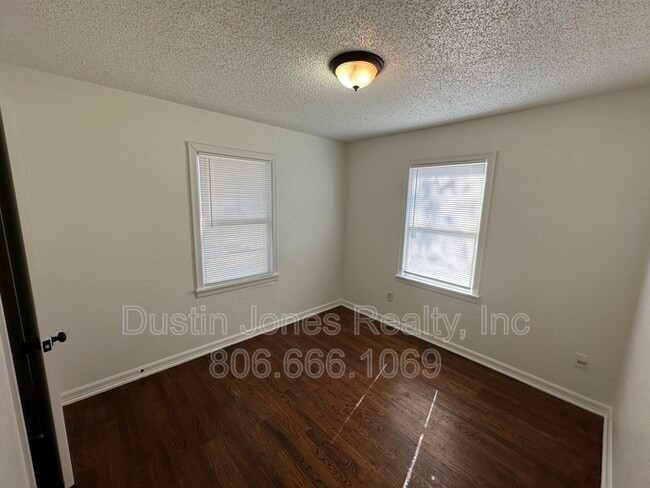Building Photo - 2519 1st Pl
