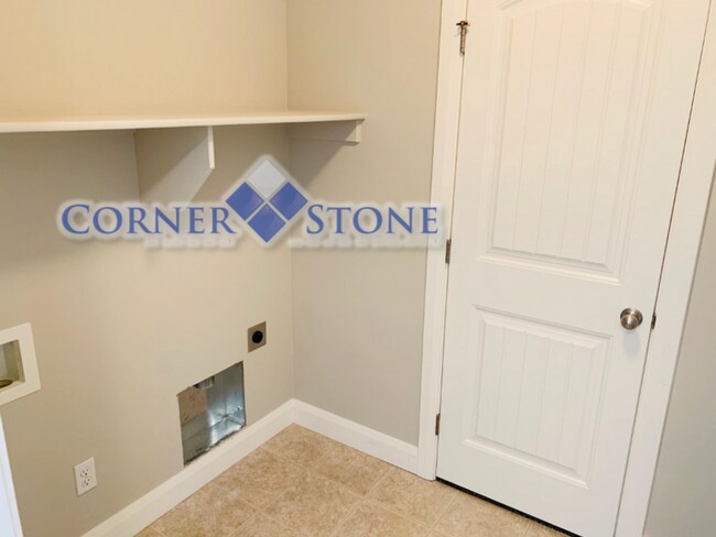 Building Photo - Wonderful Home In Middleton with 3 Car Garage!