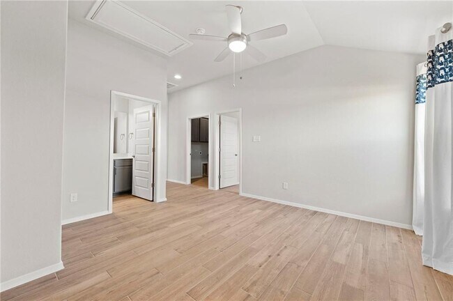 Building Photo - 102 Crooked Trail
