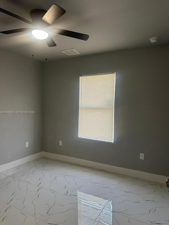 Building Photo - 868 Cervantes St E