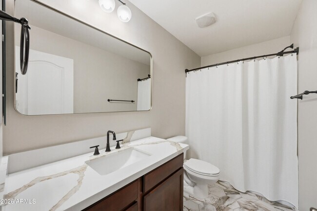 Building Photo - 2250 E Wayland Dr