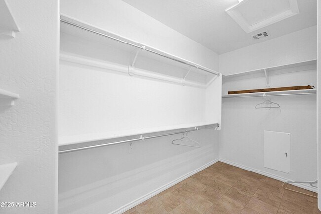 Building Photo - 1768 E Grand Ridge Rd
