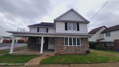 Building Photo - 114 Dickson St