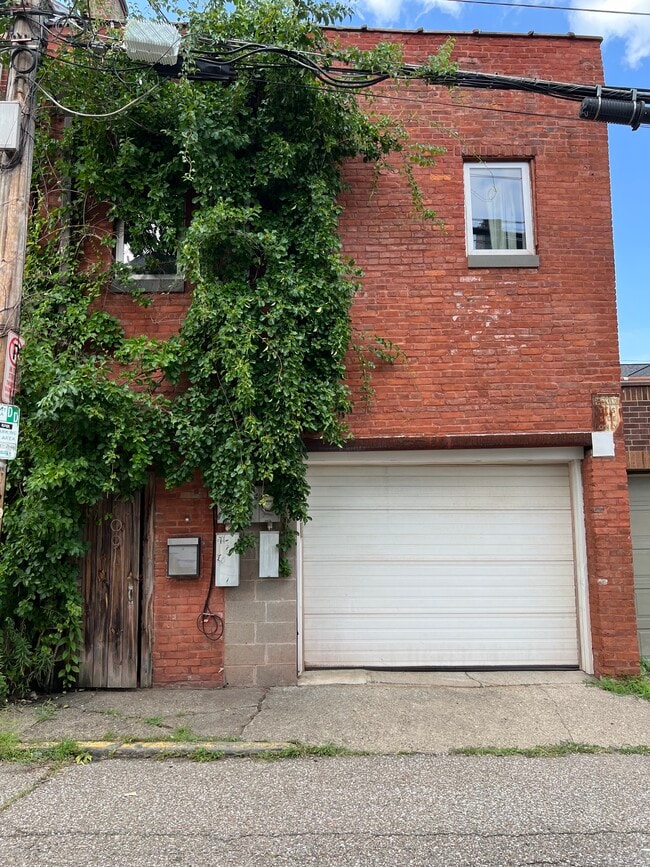 Building Photo - 2109 Larkins Way