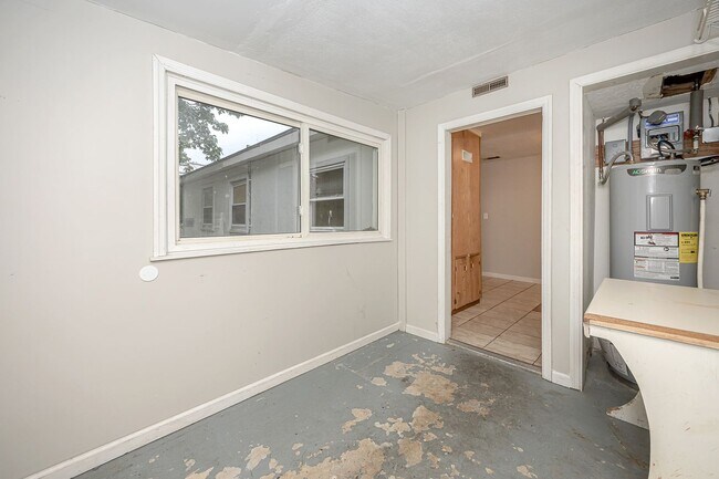 Building Photo - 1006 13th St