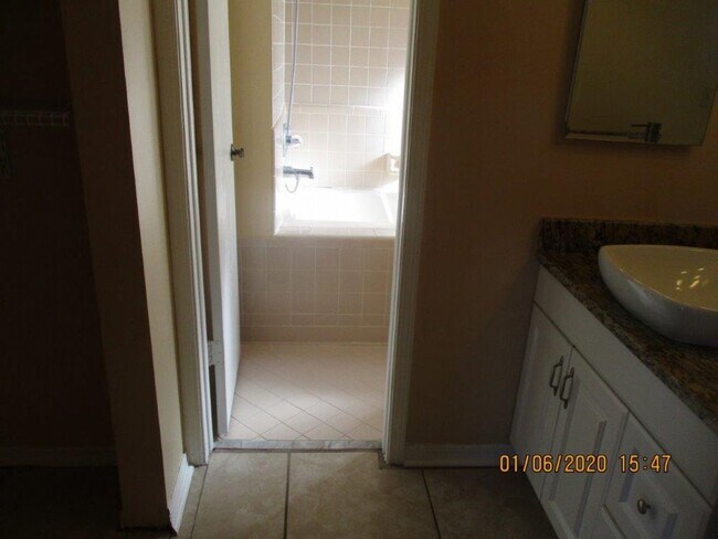 Building Photo - 610 Alhambra Lane