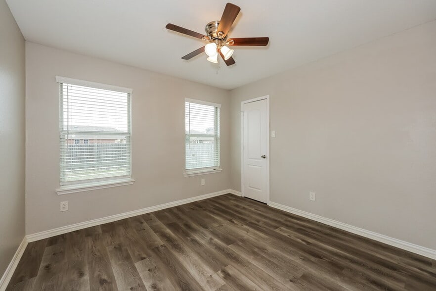 Building Photo - 6711 Waterlilly Dr