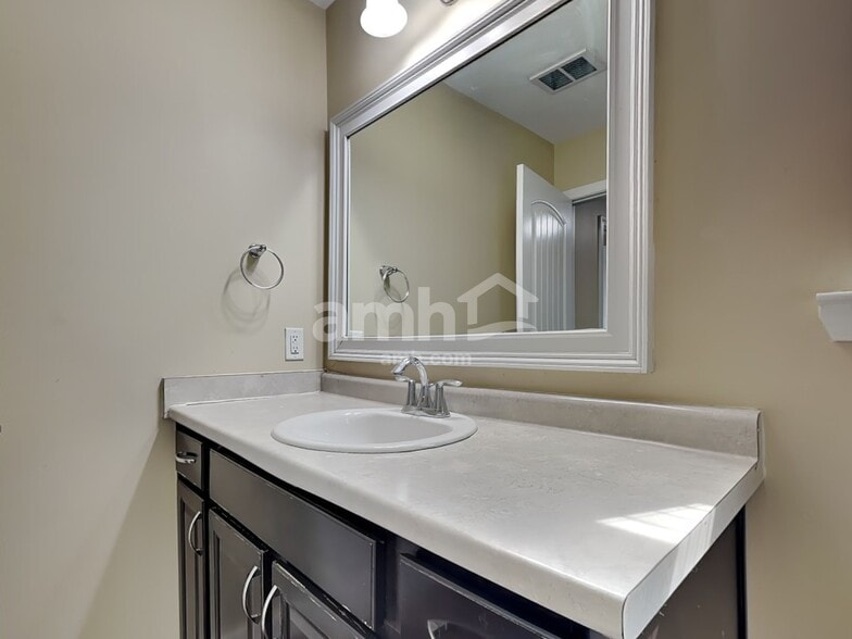 Building Photo - 60 Tranquil Pl