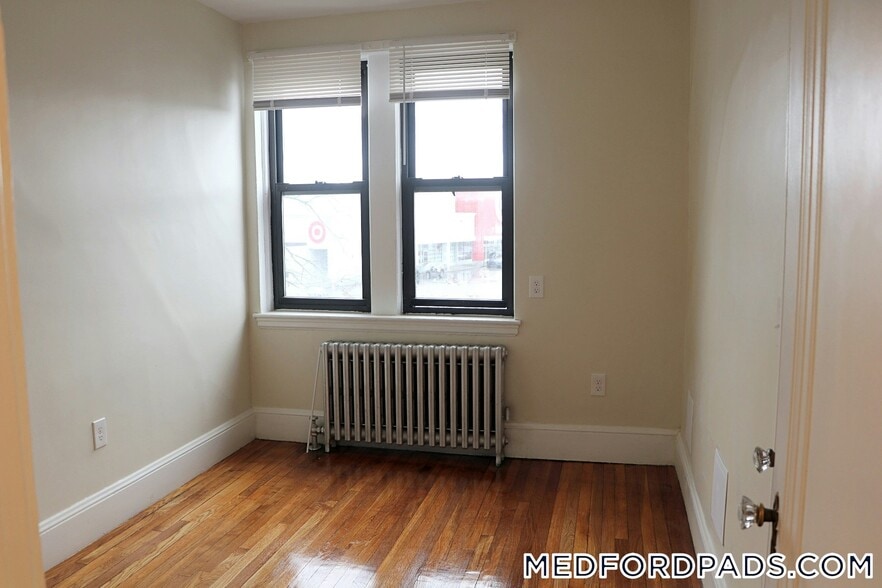 Building Photo - 53 Fellsway W