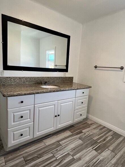 Building Photo - 4172 S Hobart Blvd