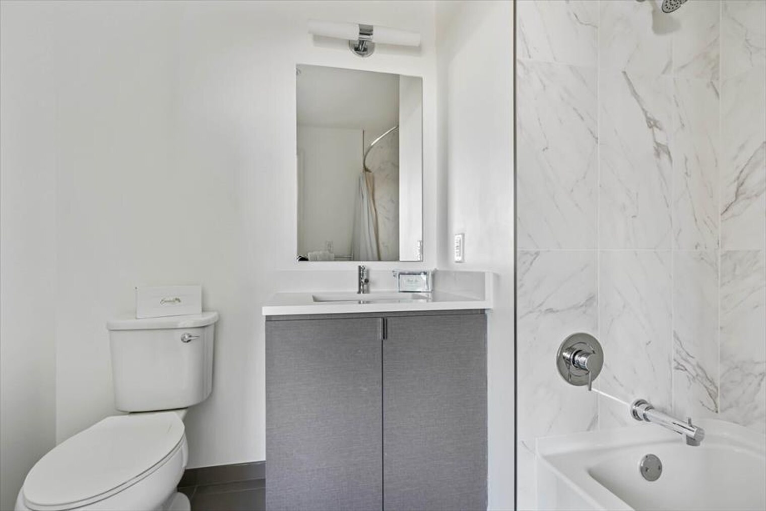 Building Photo - 57 Bank St