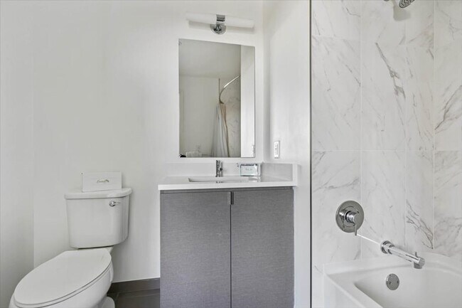 Building Photo - 57 Bank St