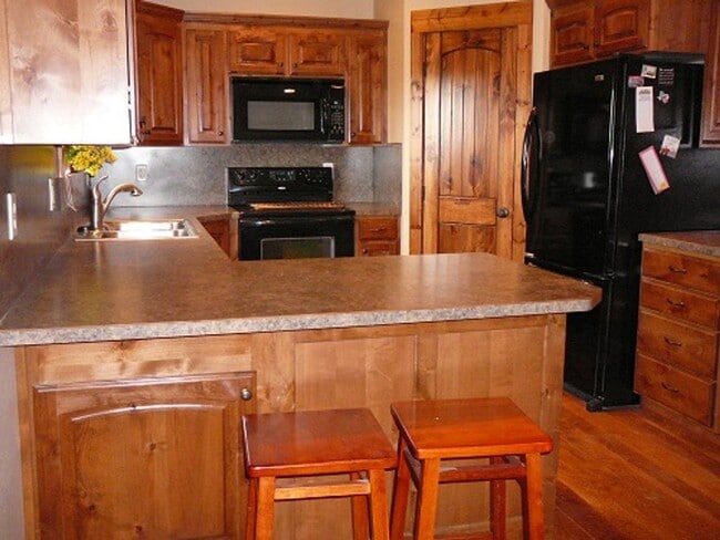Building Photo - Charming Home with Open Floor Plan & Pet-F...