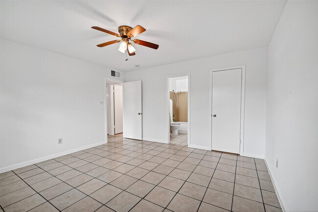 Building Photo - 14219 Dartwood Dr