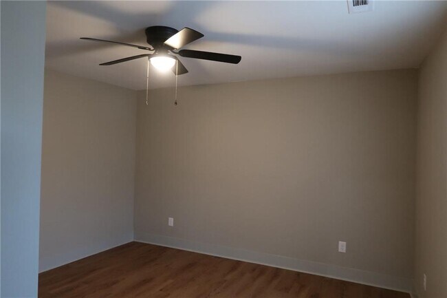 Building Photo - 7 N Annie St