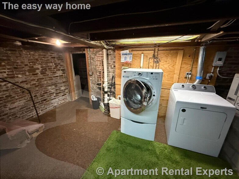 Building Photo - 25 Putnam St