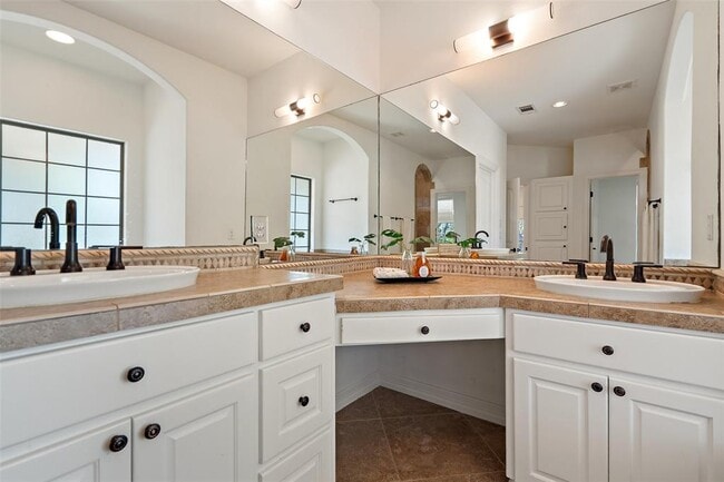 Building Photo - 403 Stirrup Dr