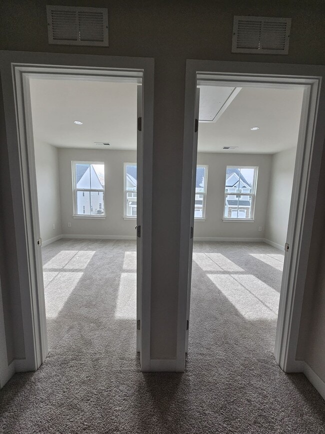 Building Photo - 209 Lograto Ln