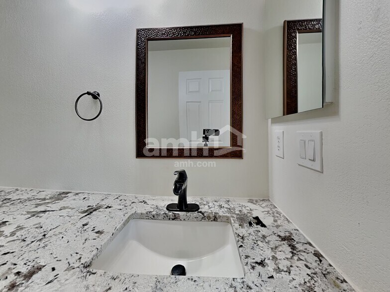 Building Photo - 9762 Chambers Dr