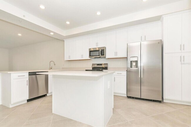 Building Photo - 12320 Wellen Golf St