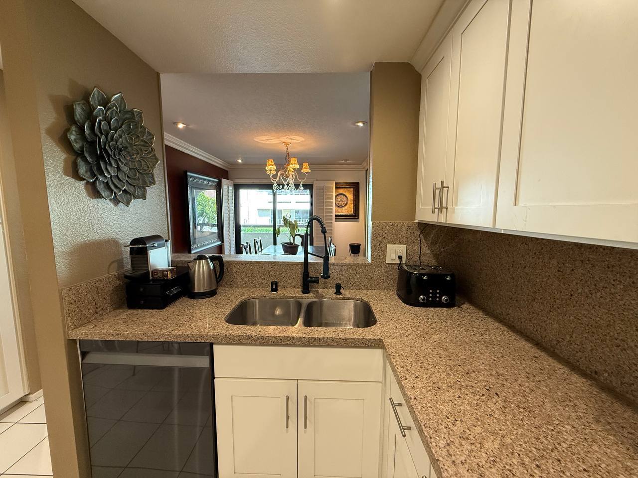 Building Photo - 21620 Burbank Blvd