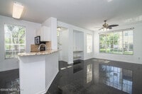 Building Photo - 13703 Richmond Park Dr N