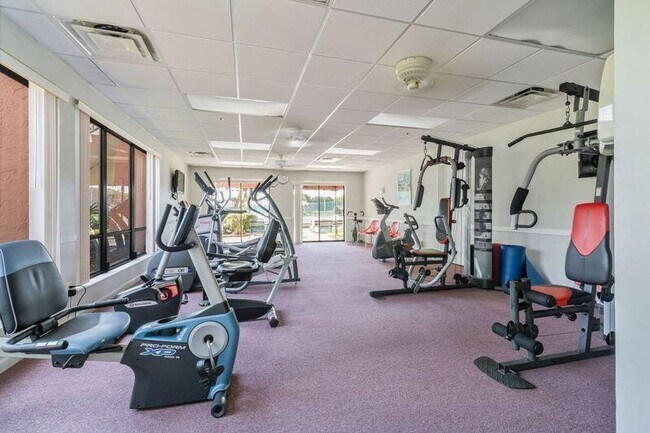 Building Photo - 7831 Willow Spring Dr