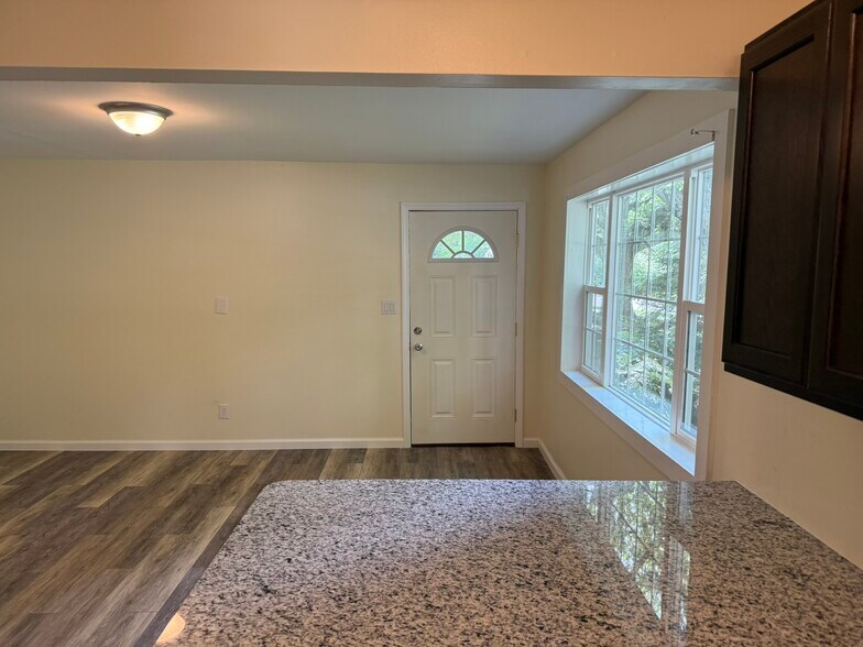 Living Room - 922 Kramer Ave