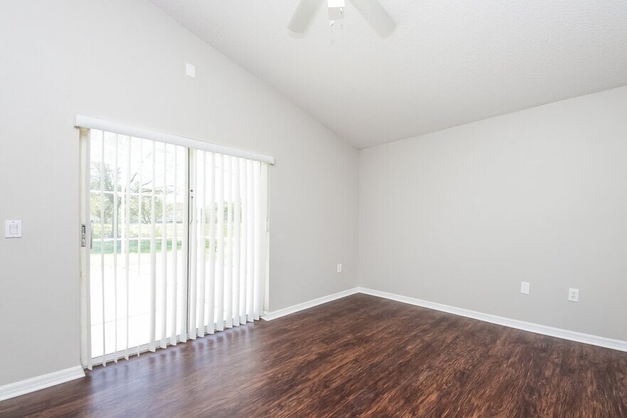 Building Photo - 671 Eagle Pointe S