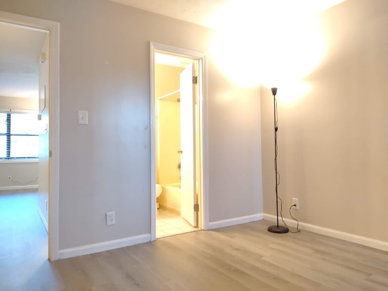 Building Photo - 110 Horizon River Dr