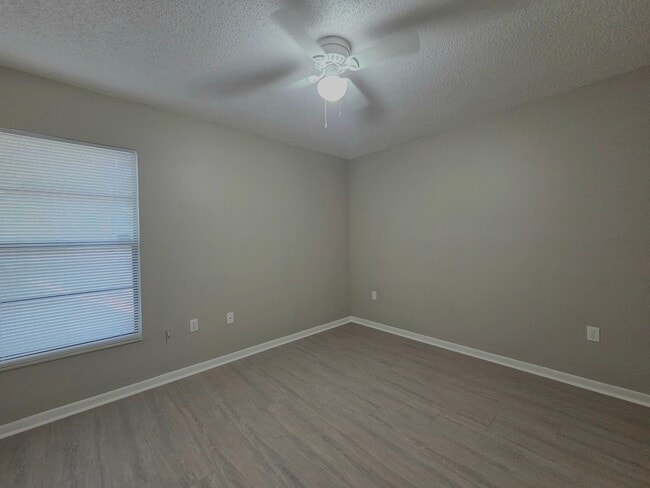 Building Photo - Beautiful 2 Bedroom, 2 Bathroom Apartment ...